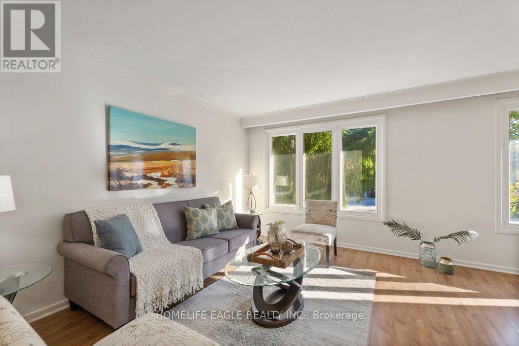 223 Cherrywood Drive, Newmarket, Ontario  L3Y 2Y1 - Photo 3 - N12493288