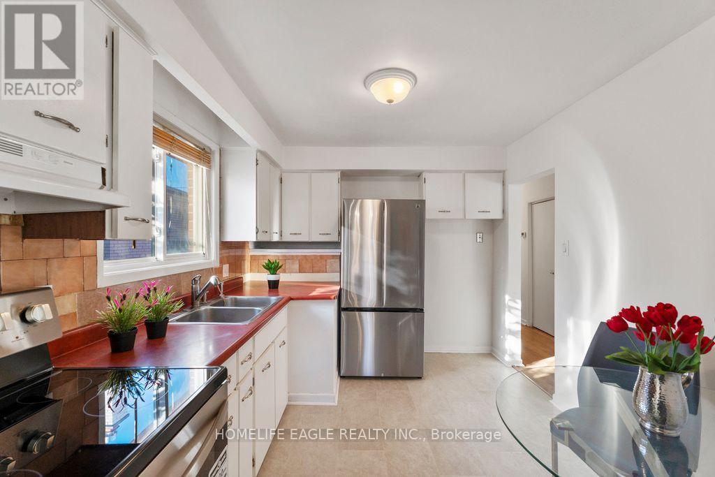 223 Cherrywood Drive, Newmarket, Ontario  L3Y 2Y1 - Photo 6 - N12493288