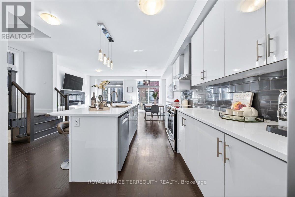 25 Nardini Lane, Richmond Hill, Ontario  L4C 0Z9 - Photo 13 - N12493312