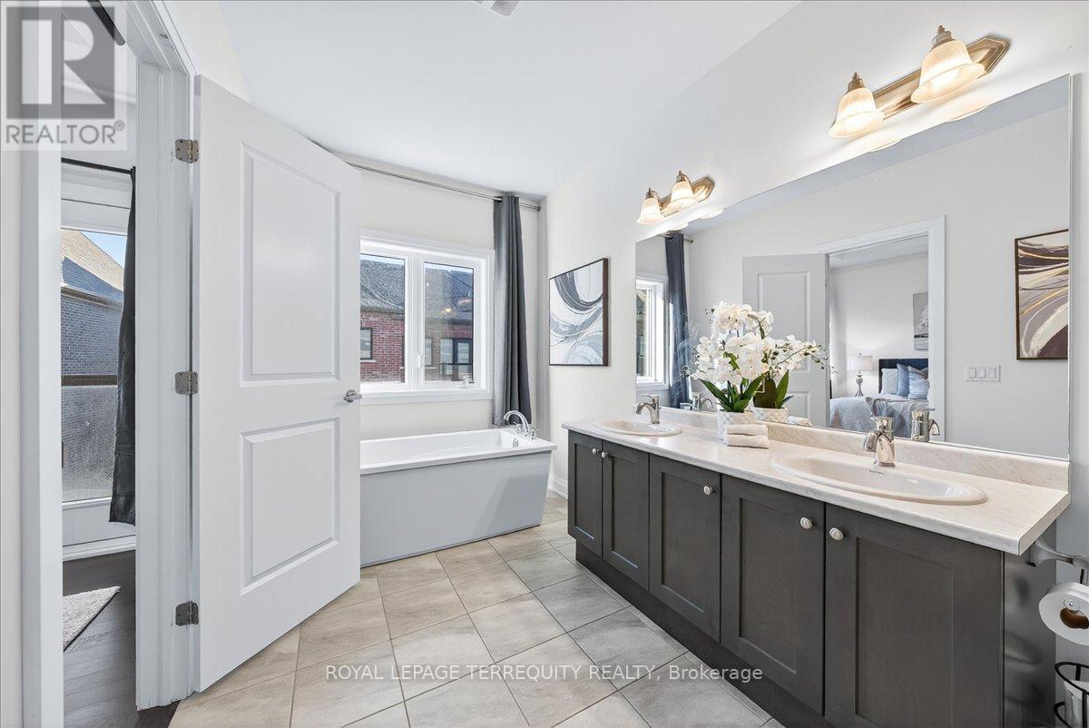 25 Nardini Lane, Richmond Hill, Ontario  L4C 0Z9 - Photo 24 - N12493312