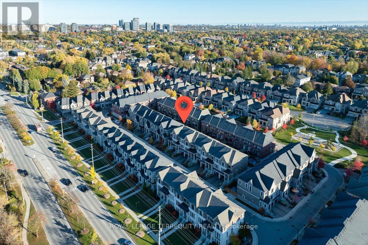 25 Nardini Lane, Richmond Hill, Ontario  L4C 0Z9 - Photo 4 - N12493312