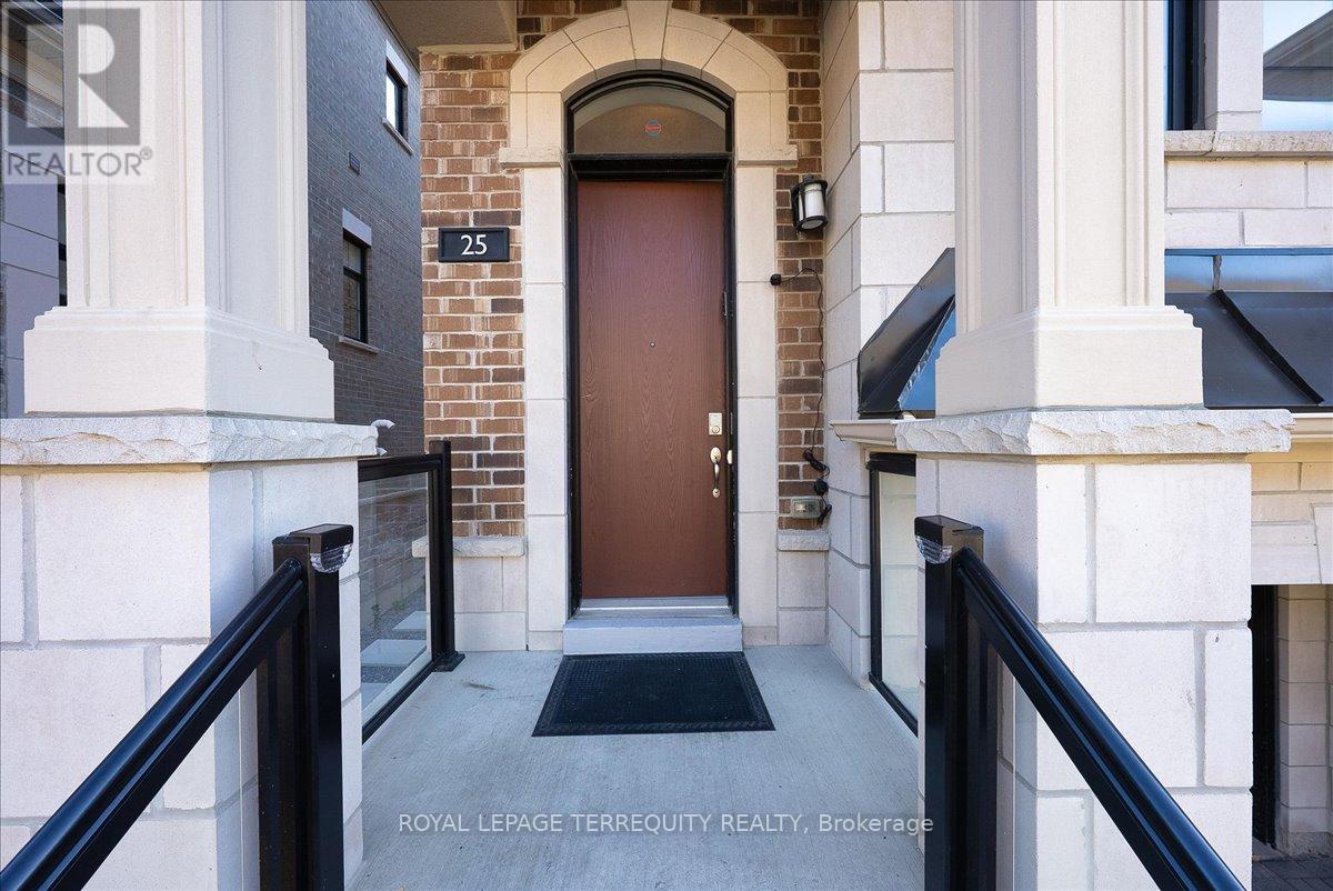 25 Nardini Lane, Richmond Hill, Ontario  L4C 0Z9 - Photo 5 - N12493312