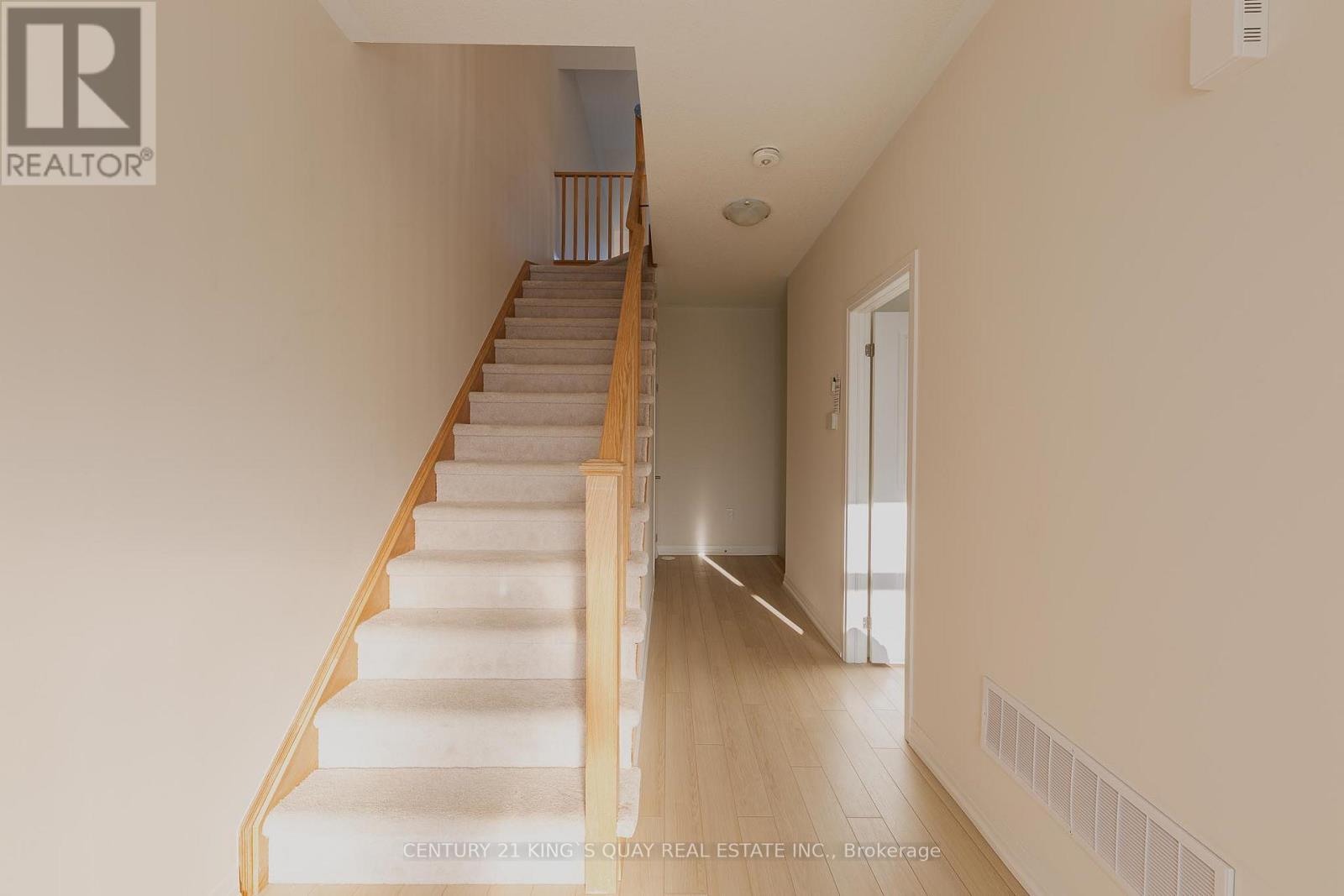 35 Floyd Ford Way, Markham, Ontario  L6B 1R2 - Photo 2 - N12493342