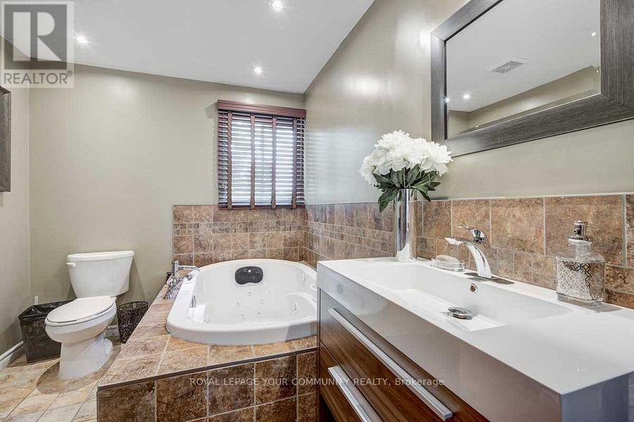 98 York Hill Boulevard, Vaughan, Ontario  L4J 2P6 - Photo 13 - N12493368