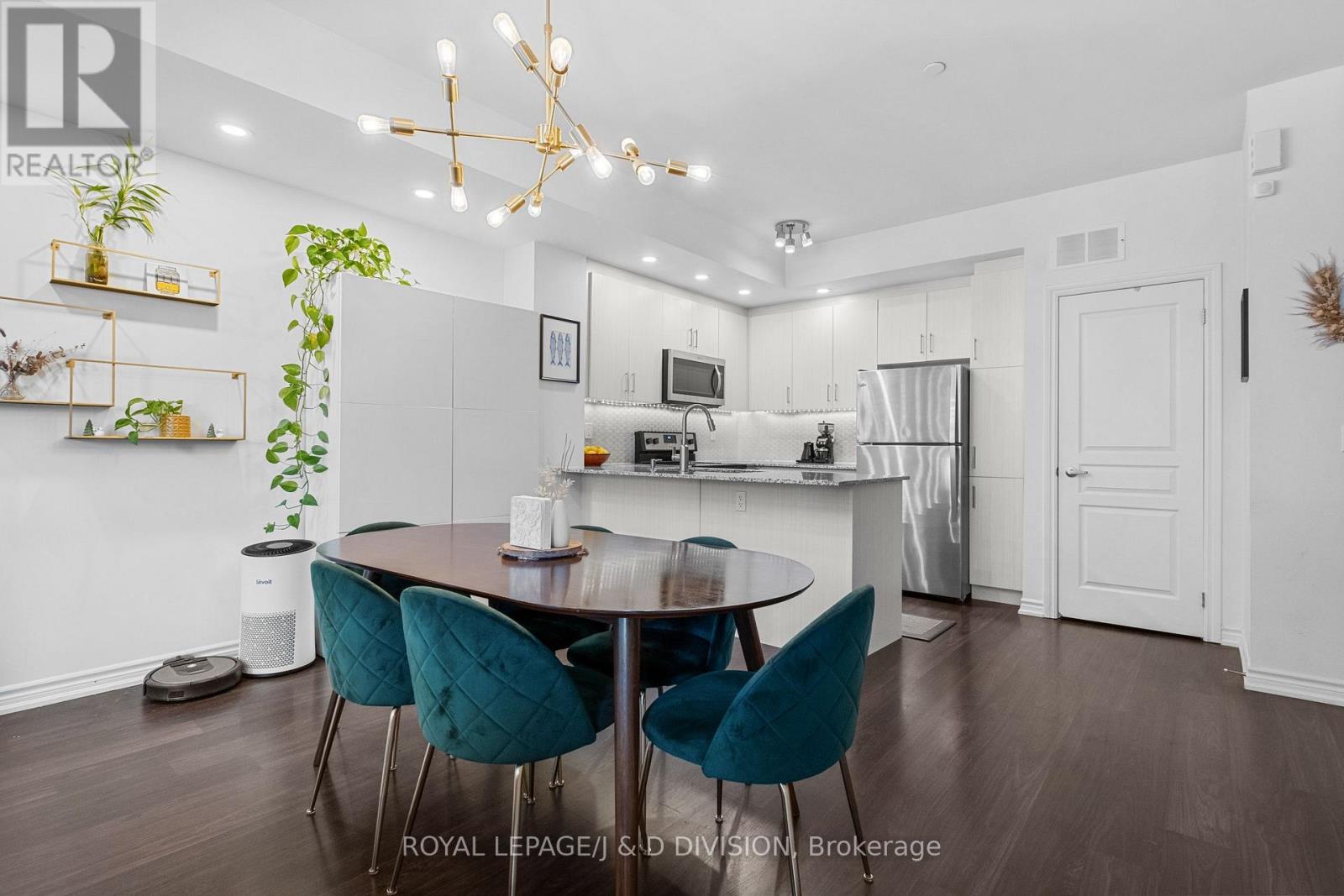 Th4 - 120 Long Branch Avenue, Toronto, Ontario  M8W 0B1 - Photo 12 - W12493244