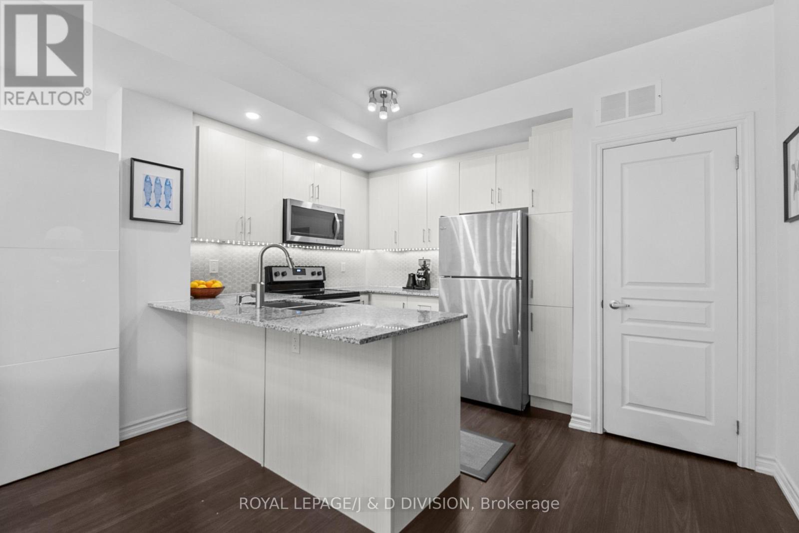 Th4 - 120 Long Branch Avenue, Toronto, Ontario  M8W 0B1 - Photo 13 - W12493244