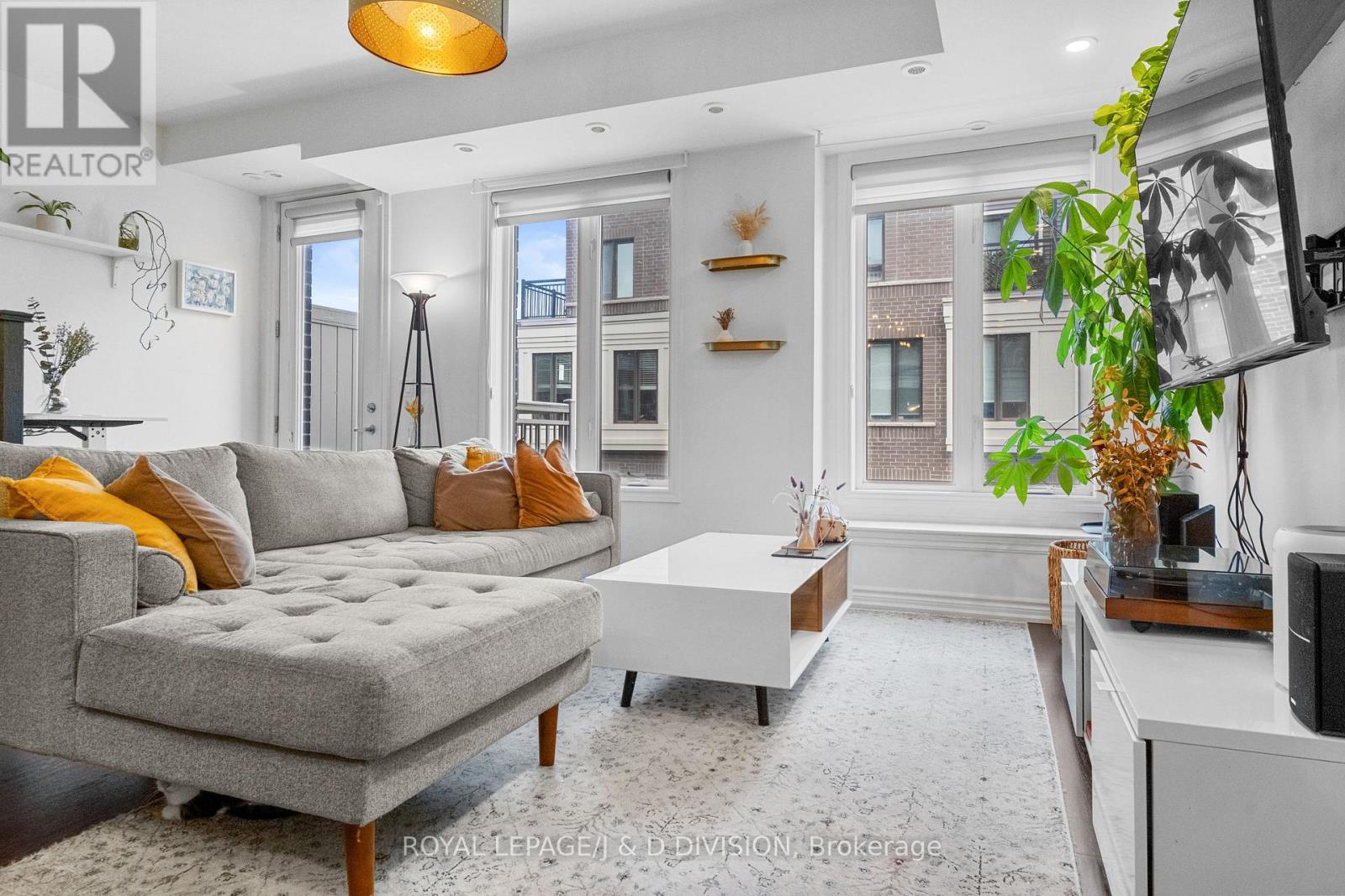 Th4 - 120 Long Branch Avenue, Toronto, Ontario  M8W 0B1 - Photo 5 - W12493244