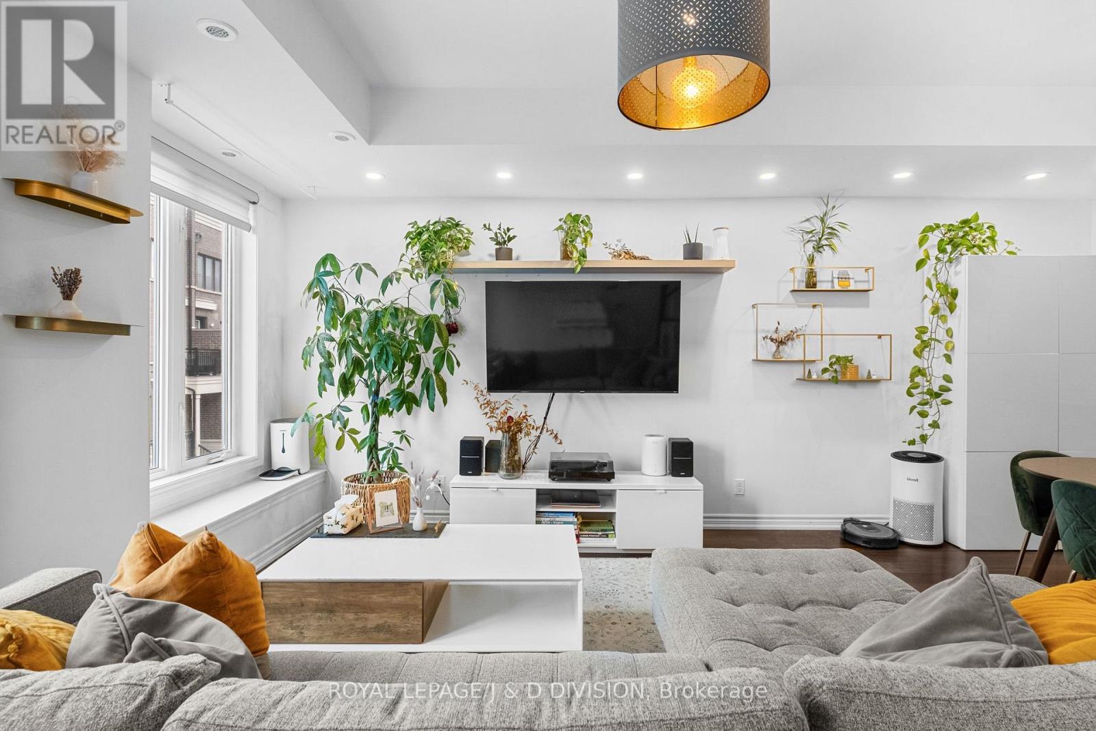 Th4 - 120 Long Branch Avenue, Toronto, Ontario  M8W 0B1 - Photo 8 - W12493244