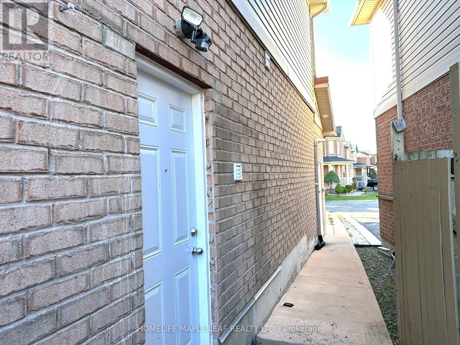 Basement - 72 Four Seasons Circle, Brampton, Ontario  L7A 2A7 - Photo 2 - W12493262