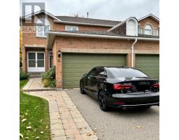 8 WAYNE NICOL DRIVE, Brampton, Ontario