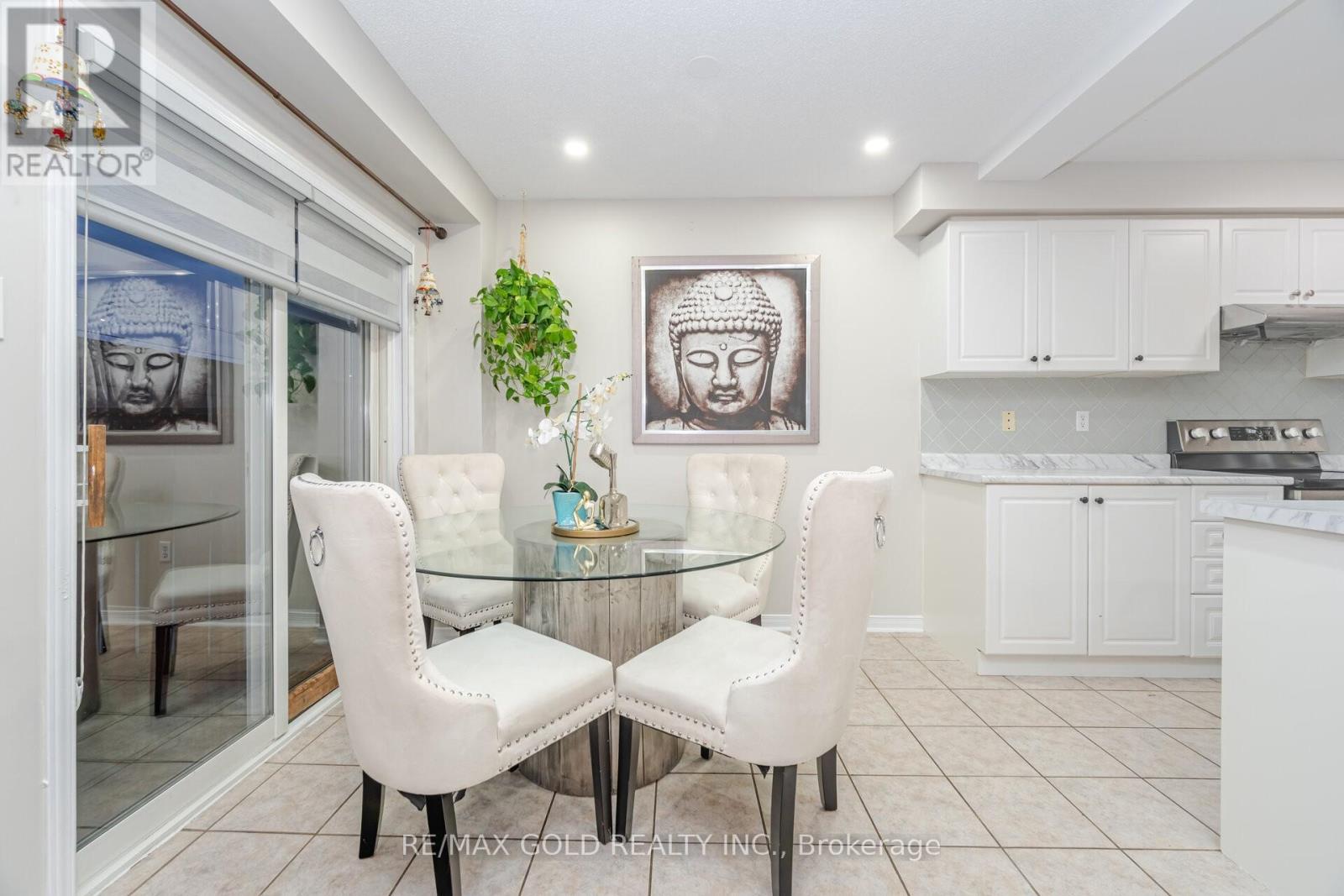 72 Big Moe Crescent, Brampton, Ontario  L6P 1J8 - Photo 4 - W12493292