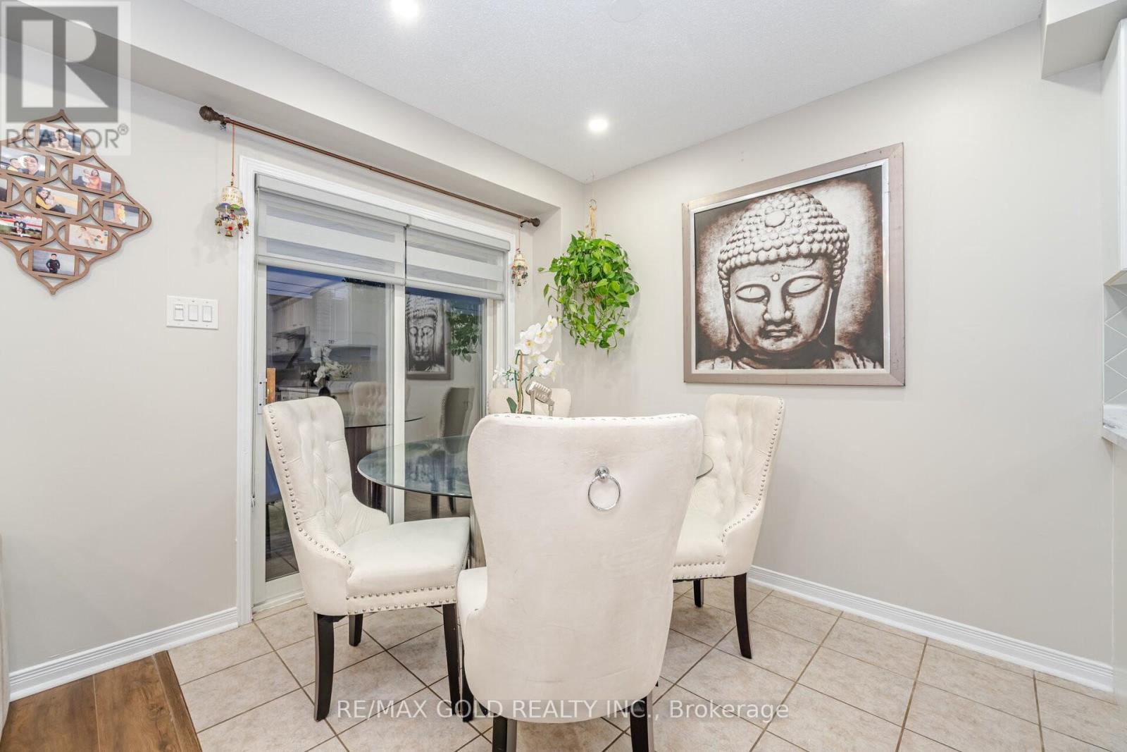 72 Big Moe Crescent, Brampton, Ontario  L6P 1J8 - Photo 5 - W12493292