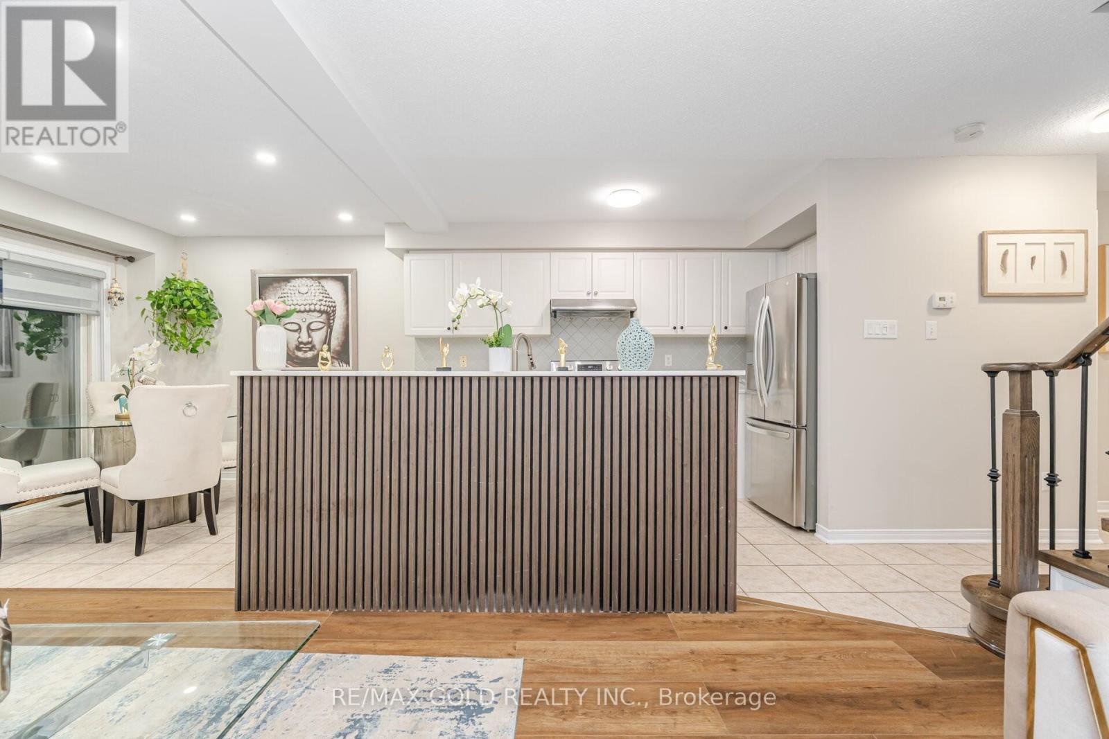 72 Big Moe Crescent, Brampton, Ontario  L6P 1J8 - Photo 6 - W12493292