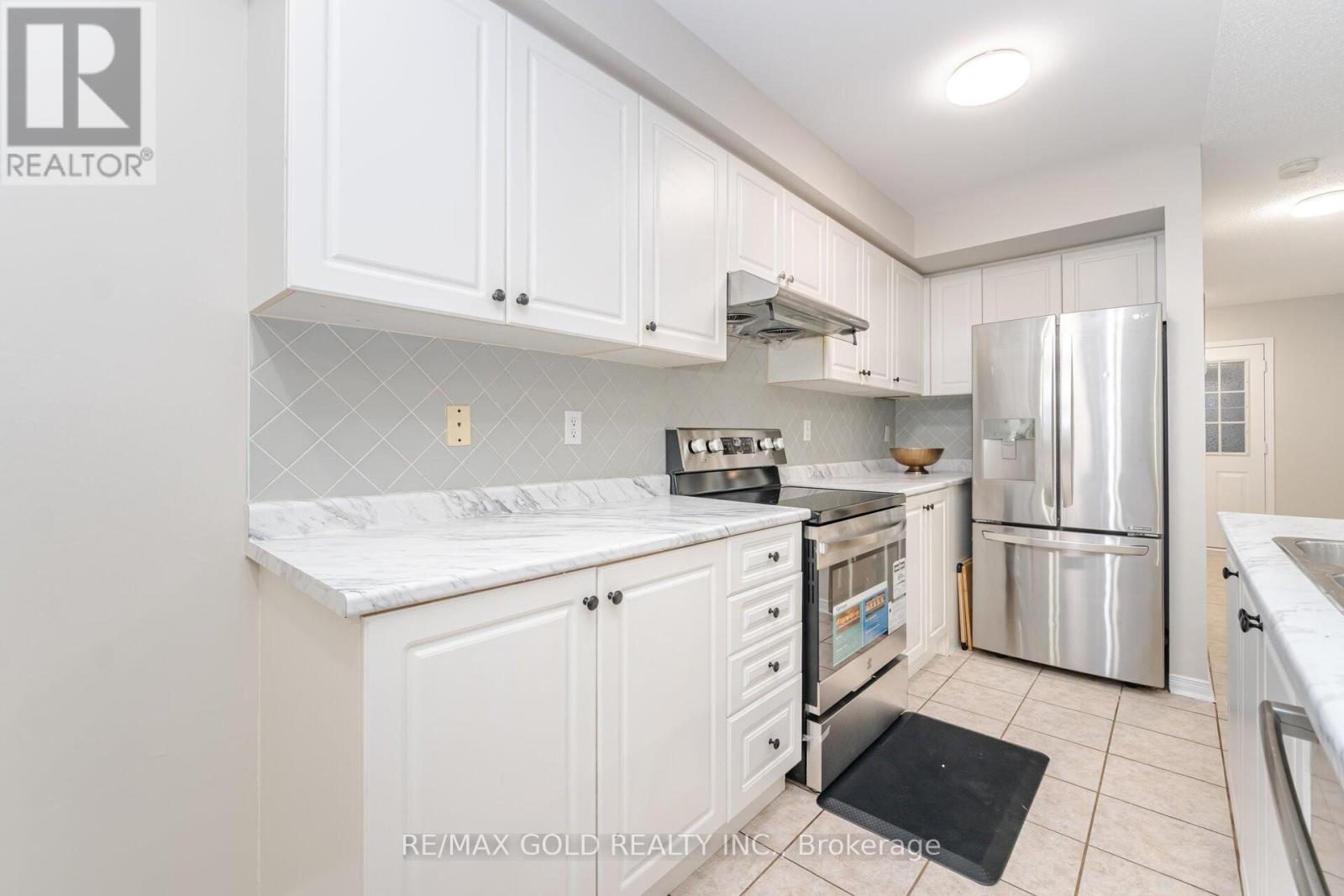 72 Big Moe Crescent, Brampton, Ontario  L6P 1J8 - Photo 7 - W12493292