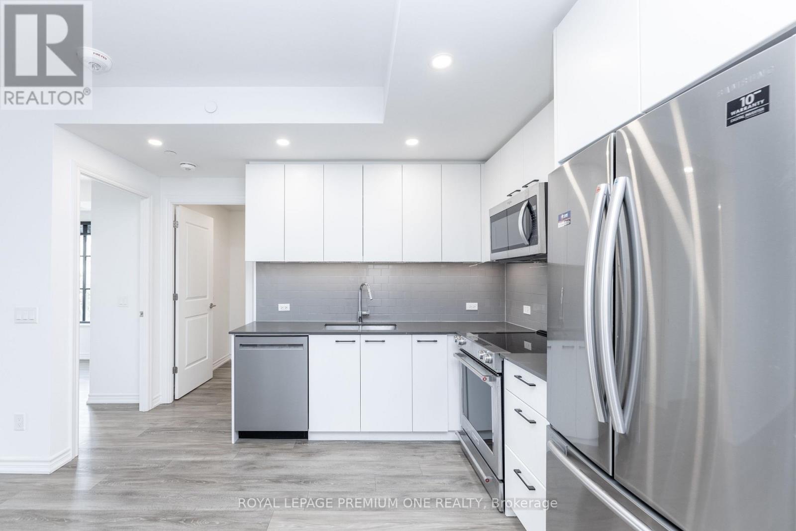 214 - 571 Prince Edward Drive N, Toronto, Ontario  M8X 0A1 - Photo 31 - W12493362