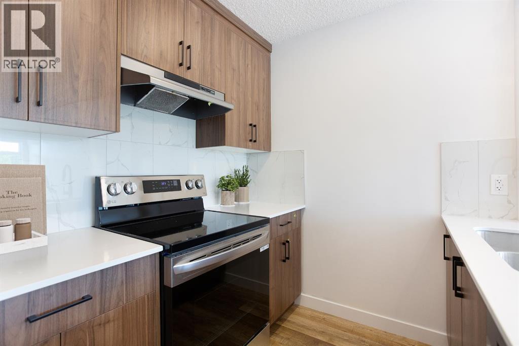 102, 156 Park Street, Cochrane, Alberta  T4C 2B8 - Photo 5 - A2259335