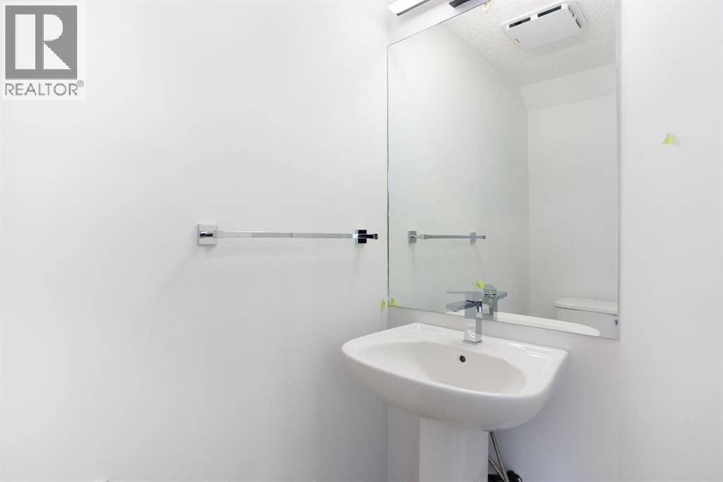 102, 156 Park Street, Cochrane, Alberta  T4C 2B8 - Photo 12 - A2259335