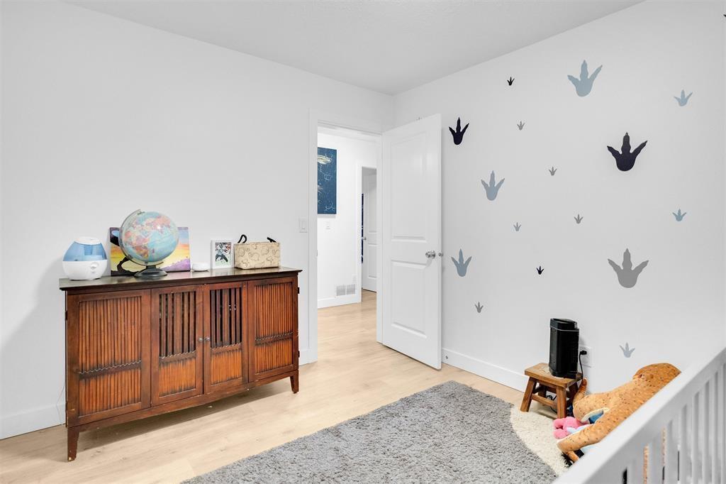 2042 Bowler Drive, Surrey, British Columbia  V4A 6S6 - Photo 3 - R3063211