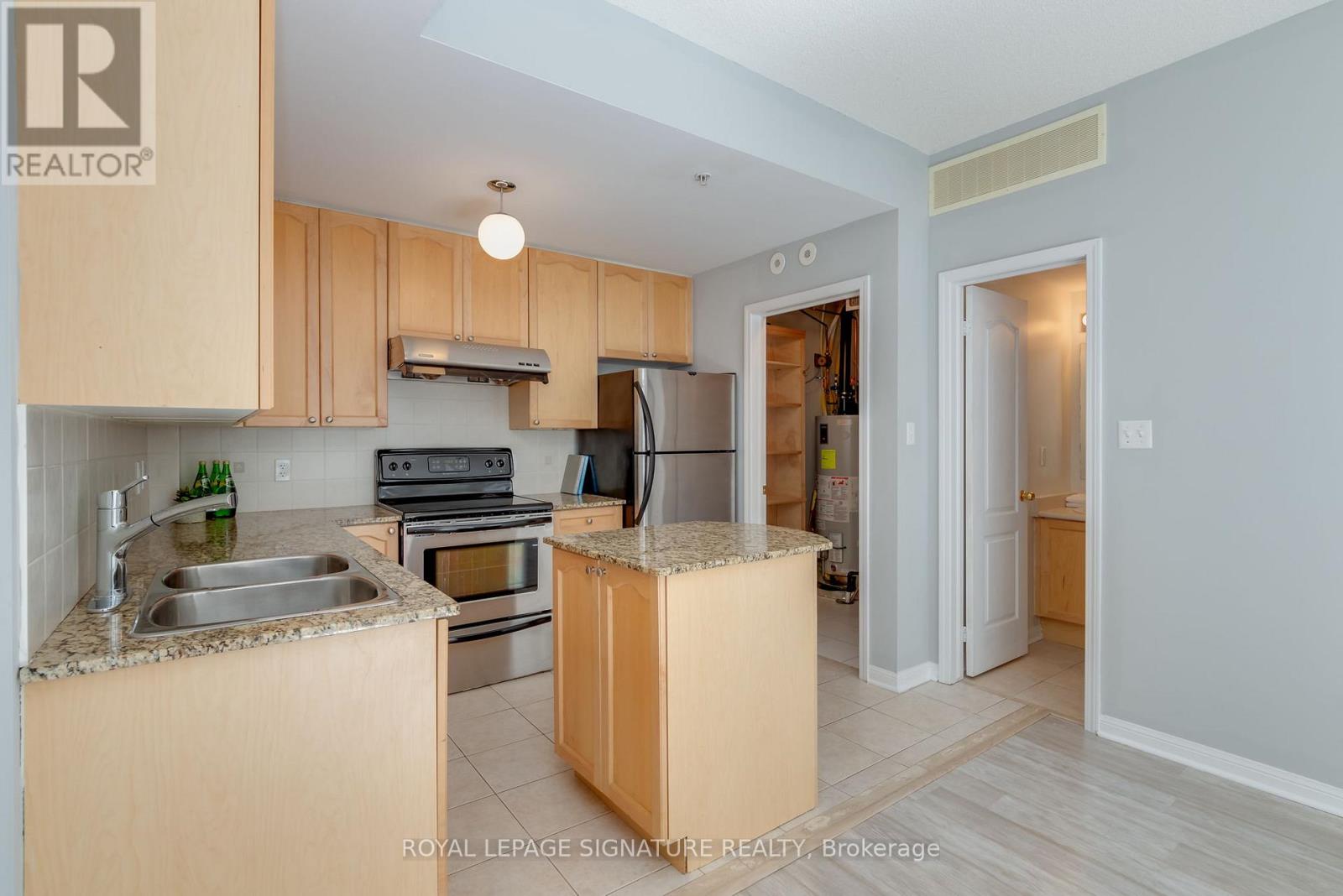 39 - 78 Carr Street, Toronto, Ontario  M5T 1B7 - Photo 10 - C12493512