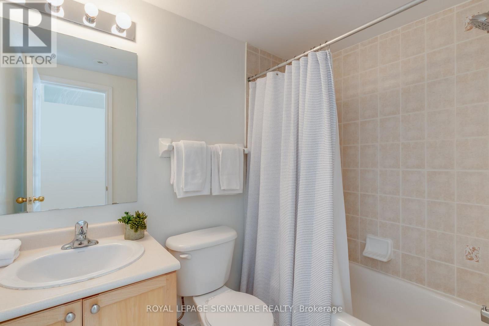 39 - 78 Carr Street, Toronto, Ontario  M5T 1B7 - Photo 14 - C12493512