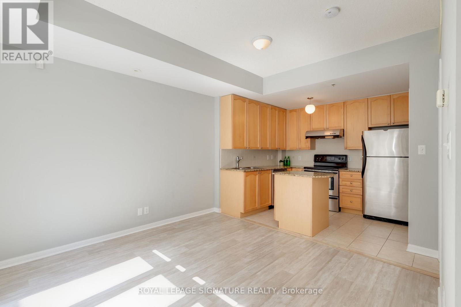 39 - 78 Carr Street, Toronto, Ontario  M5T 1B7 - Photo 2 - C12493512