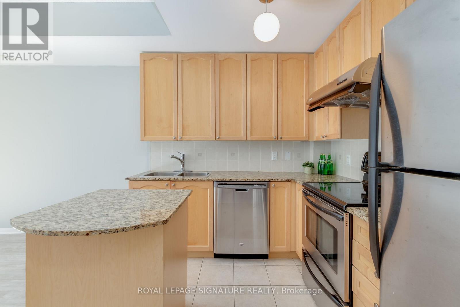 39 - 78 Carr Street, Toronto, Ontario  M5T 1B7 - Photo 6 - C12493512
