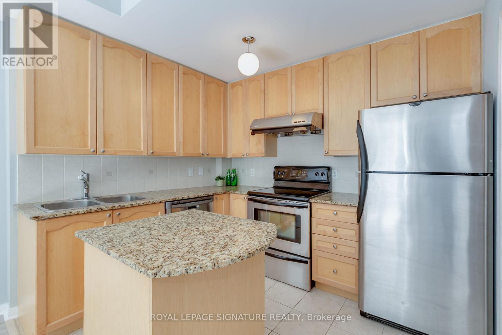 39 - 78 Carr Street, Toronto, Ontario  M5T 1B7 - Photo 8 - C12493512