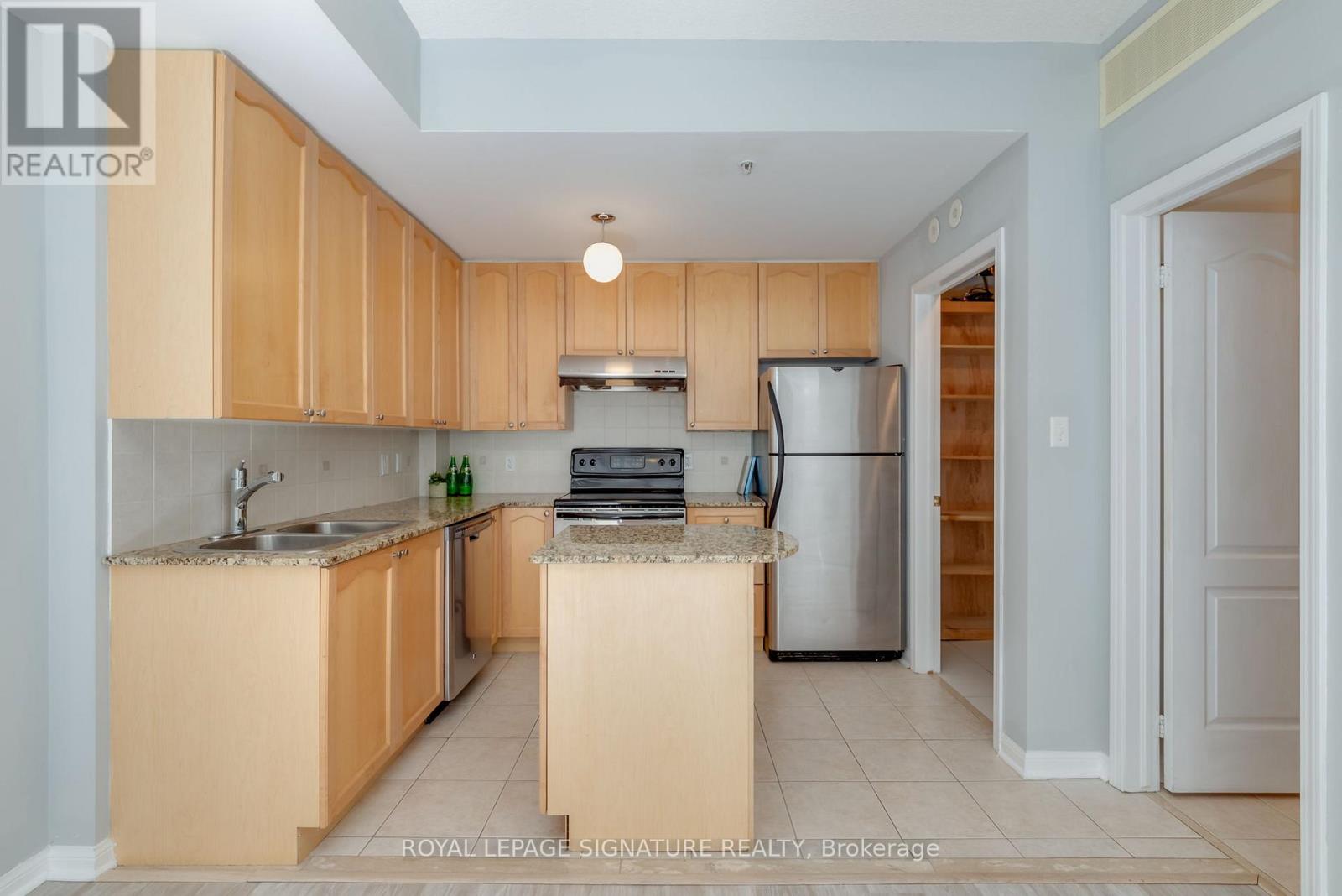 39 - 78 Carr Street, Toronto, Ontario  M5T 1B7 - Photo 9 - C12493512