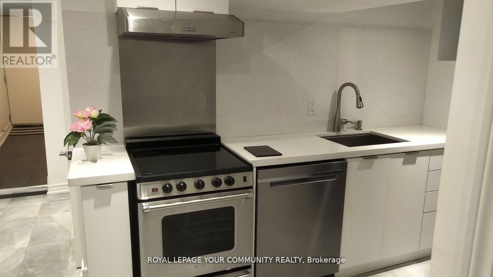 Bsmt - 761 Markham Street, Toronto, Ontario  M6G 2M4 - Photo 9 - C12493522