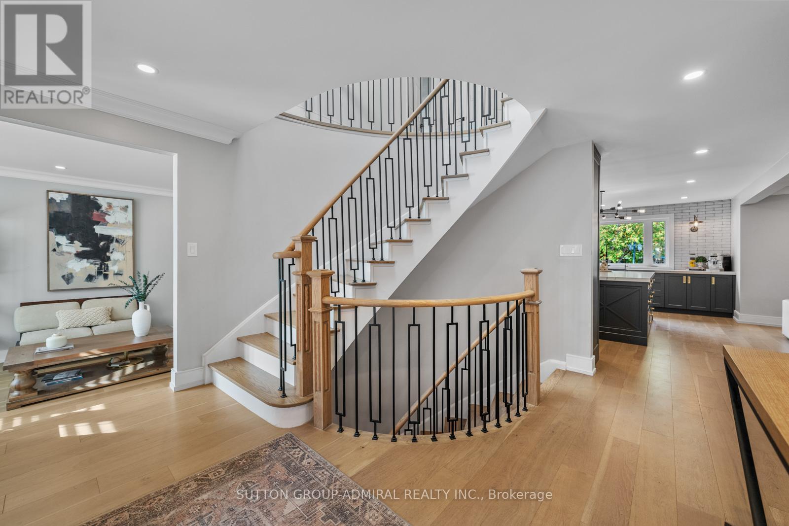 18 Tannery Court, Richmond Hill, Ontario  L4C 7V4 - Photo 9 - N12483686