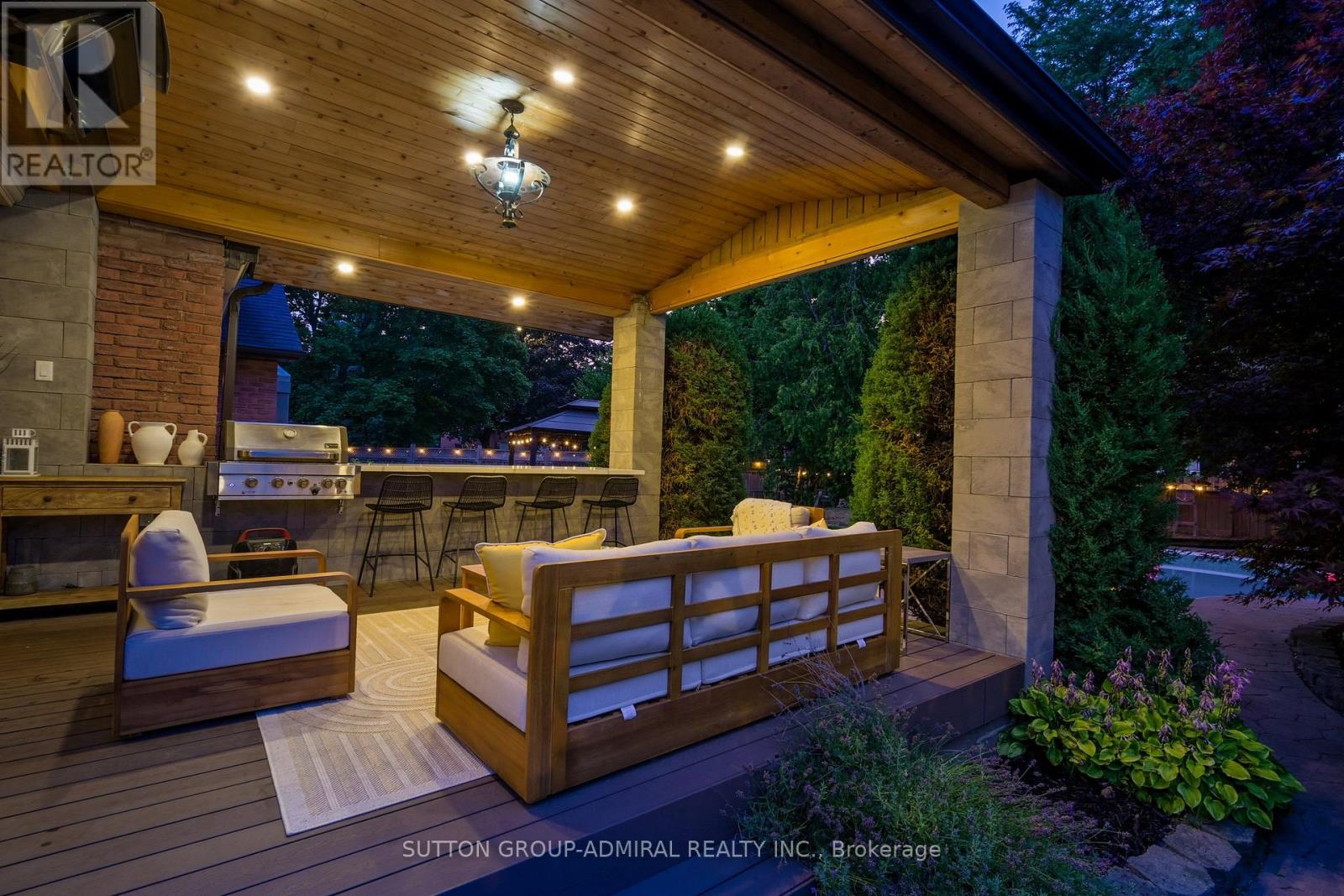 18 Tannery Court, Richmond Hill, Ontario  L4C 7V4 - Photo 4 - N12483686