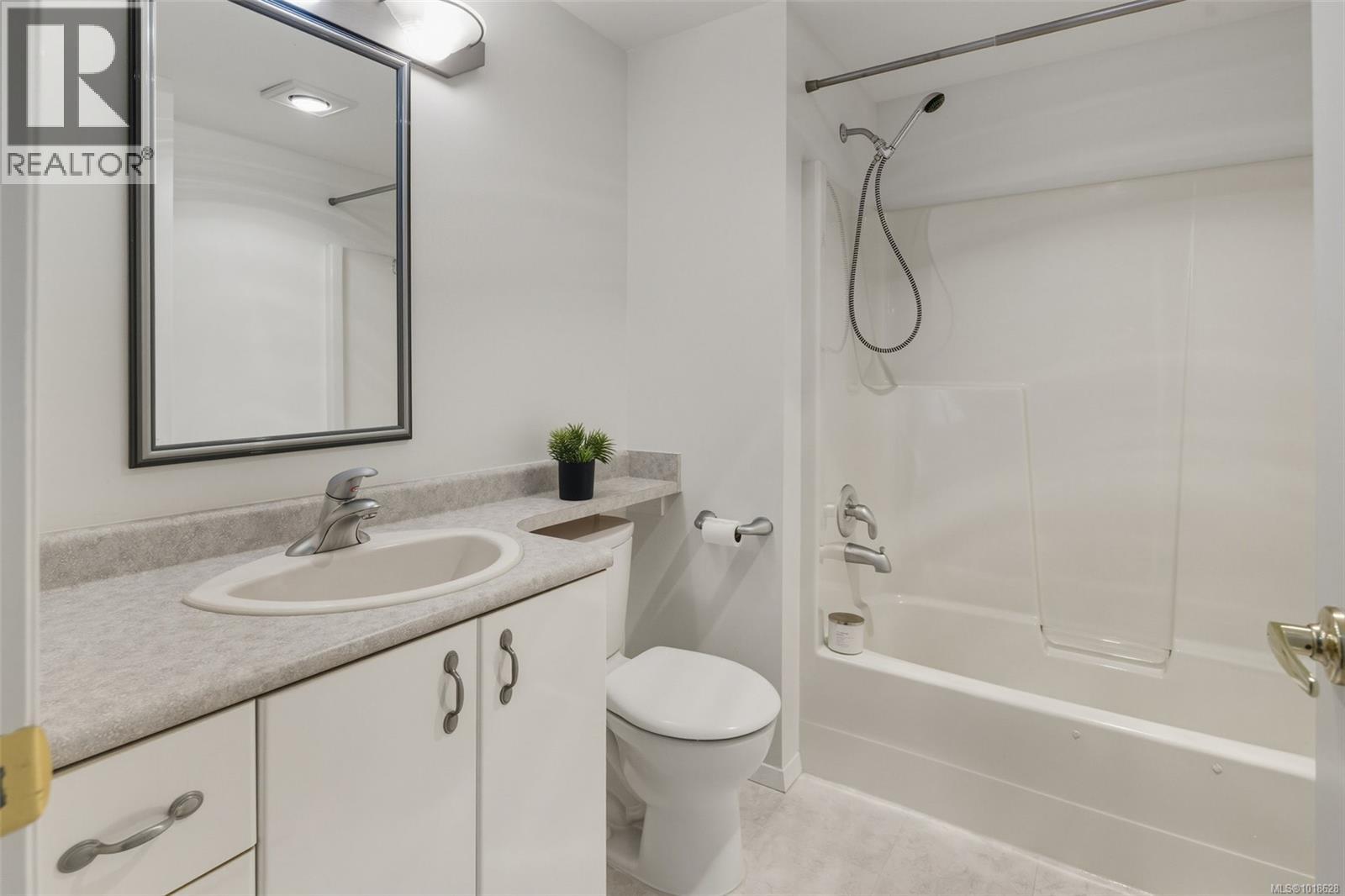 213 9882 Fifth St, Sidney, British Columbia  V8L 2X3 - Photo 9 - 1018628