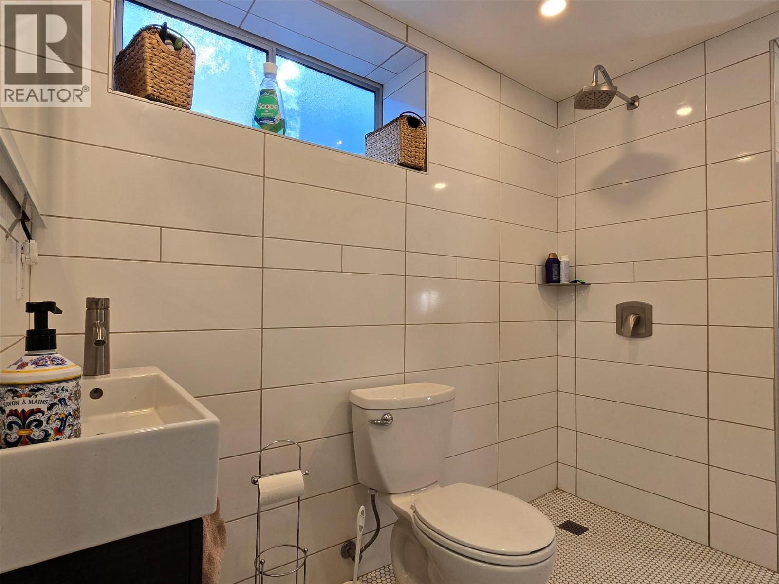 2438 Loon Lake Road, Loon Lake, British Columbia  V0K 1H1 - Photo 18 - 10367108