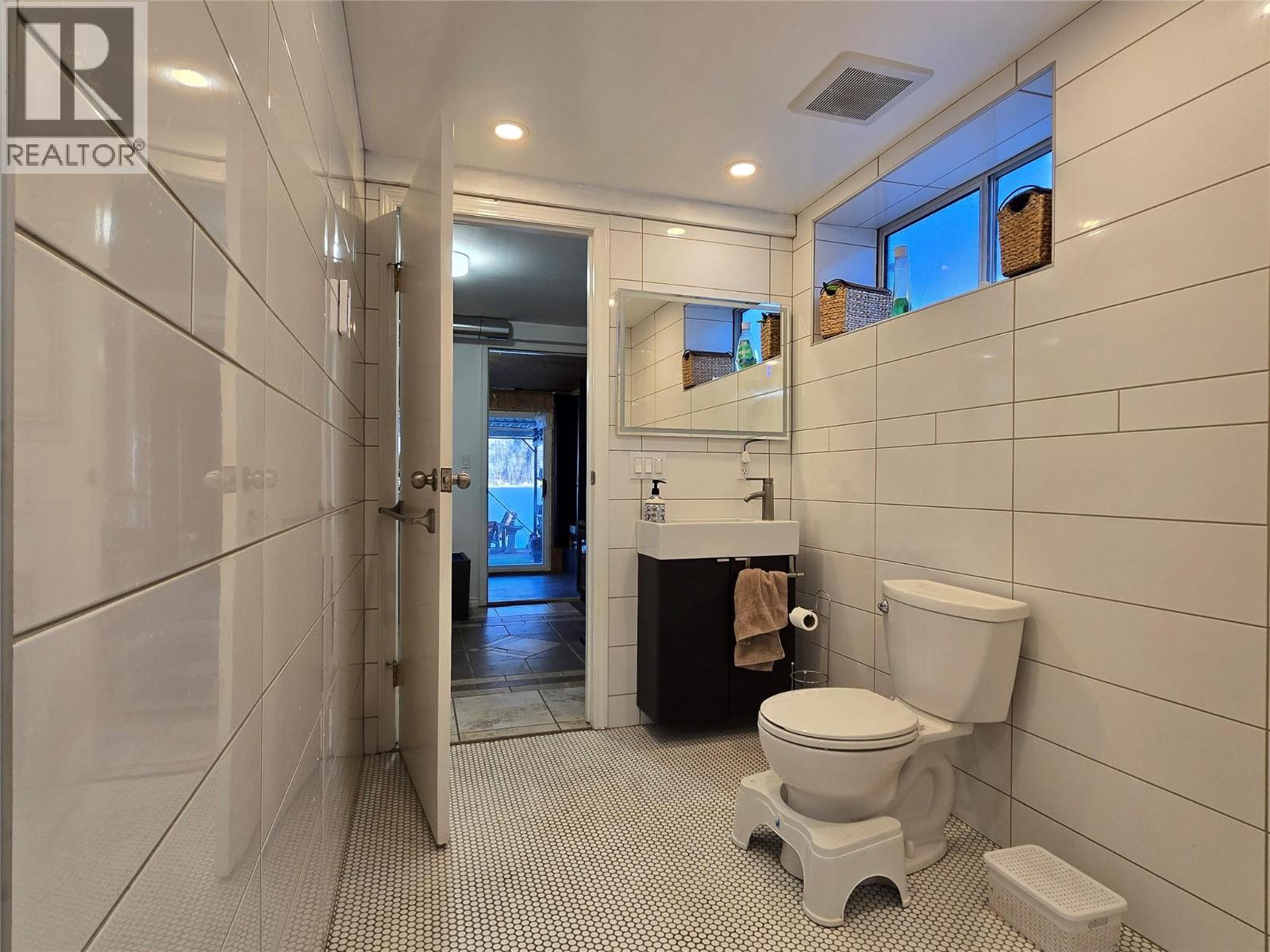 2438 Loon Lake Road, Loon Lake, British Columbia  V0K 1H1 - Photo 20 - 10367108