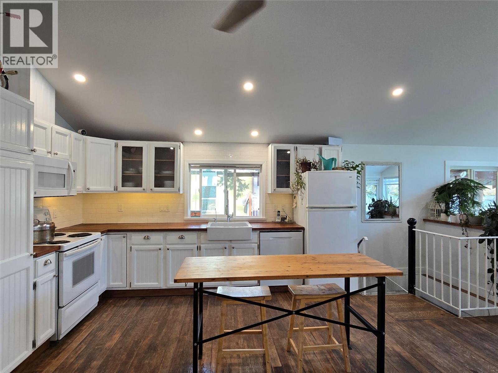 2438 Loon Lake Road, Loon Lake, British Columbia  V0K 1H1 - Photo 9 - 10367108