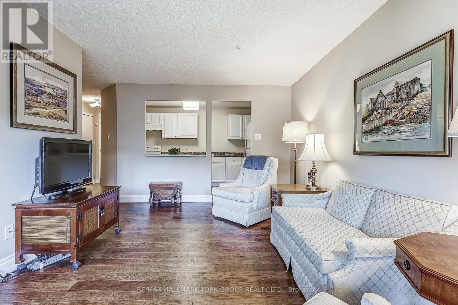 308 - 155 Main Street, Newmarket, Ontario  L3Y 8C2 - Photo 5 - N12493424