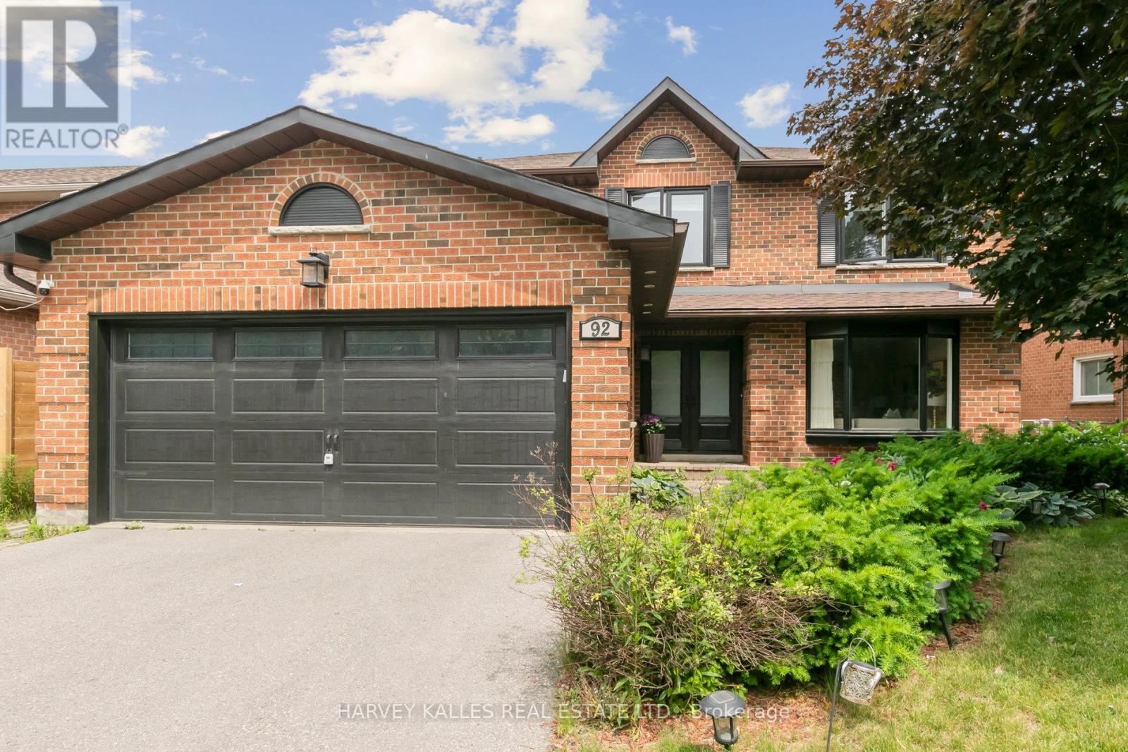 92 GOLF LINKS DRIVE, Aurora, Ontario