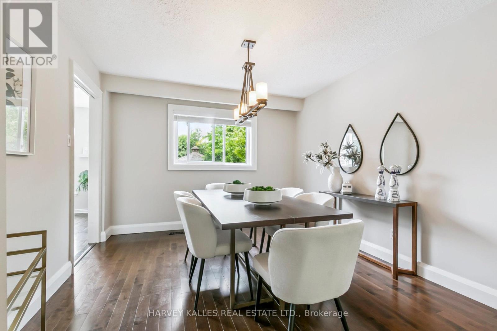 92 Golf Links Drive, Aurora, Ontario  L4G 3V3 - Photo 10 - N12493514