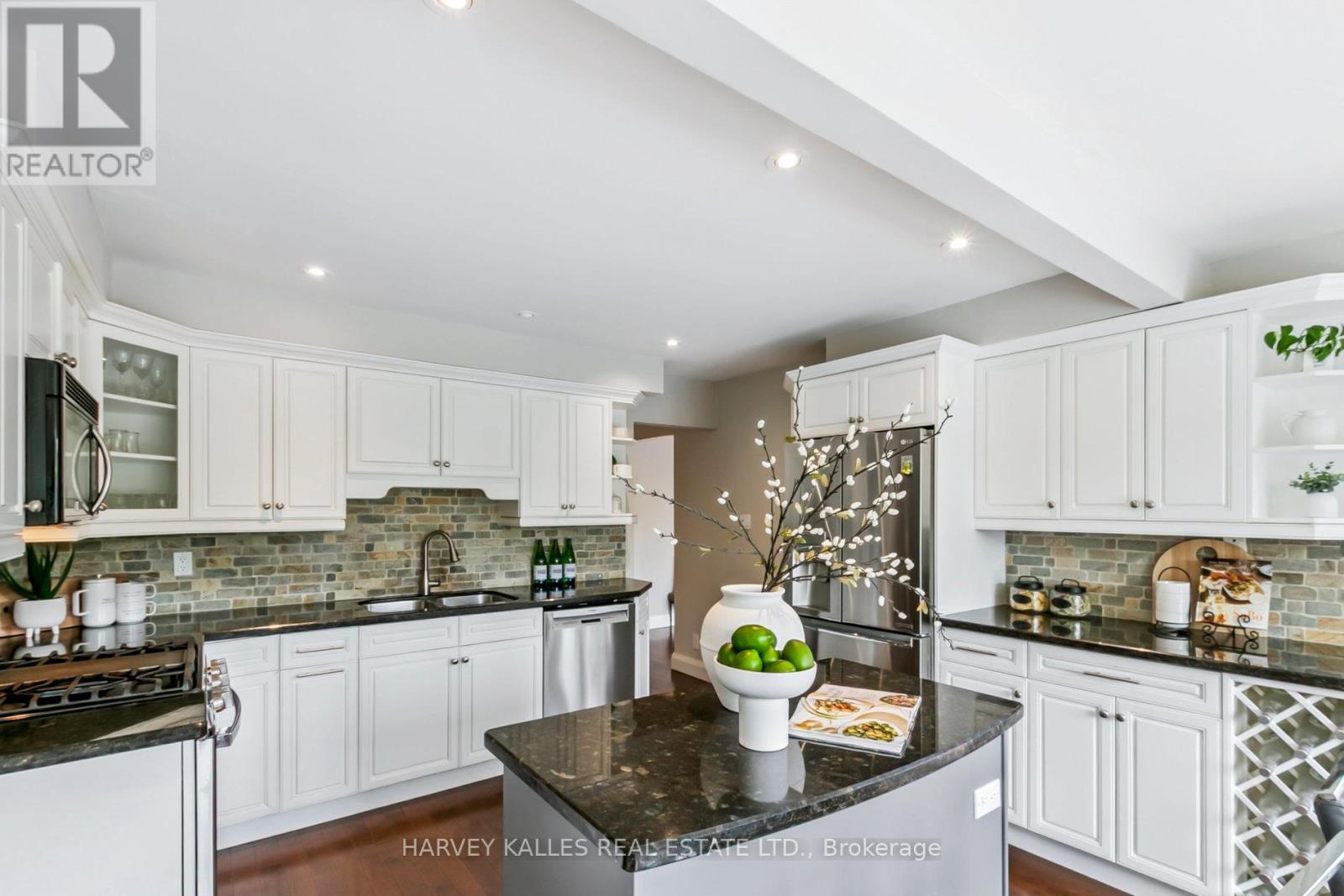 92 Golf Links Drive, Aurora, Ontario  L4G 3V3 - Photo 14 - N12493514