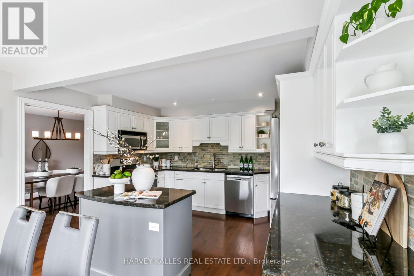 92 Golf Links Drive, Aurora, Ontario  L4G 3V3 - Photo 15 - N12493514