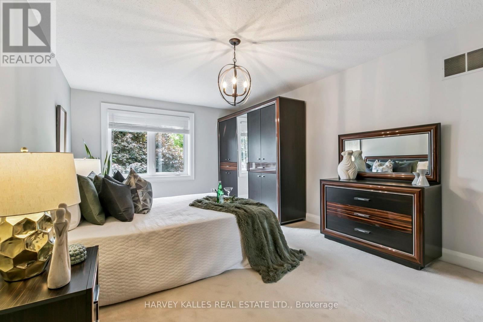 92 Golf Links Drive, Aurora, Ontario  L4G 3V3 - Photo 34 - N12493514