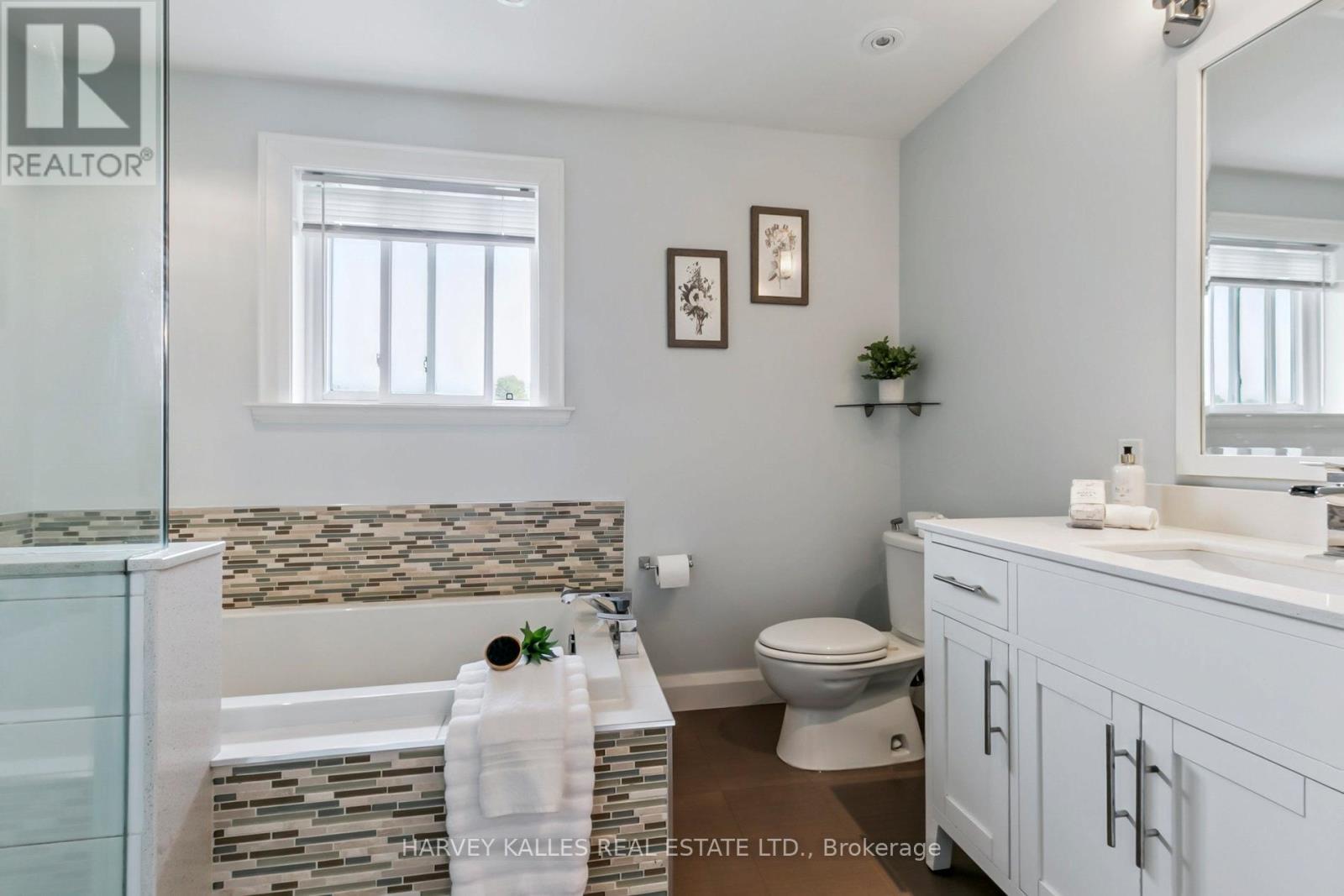 92 Golf Links Drive, Aurora, Ontario  L4G 3V3 - Photo 35 - N12493514