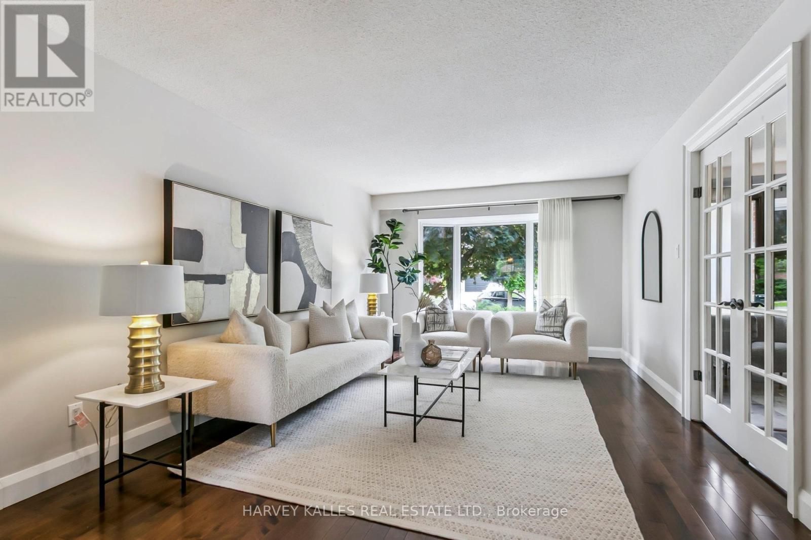 92 Golf Links Drive, Aurora, Ontario  L4G 3V3 - Photo 4 - N12493514