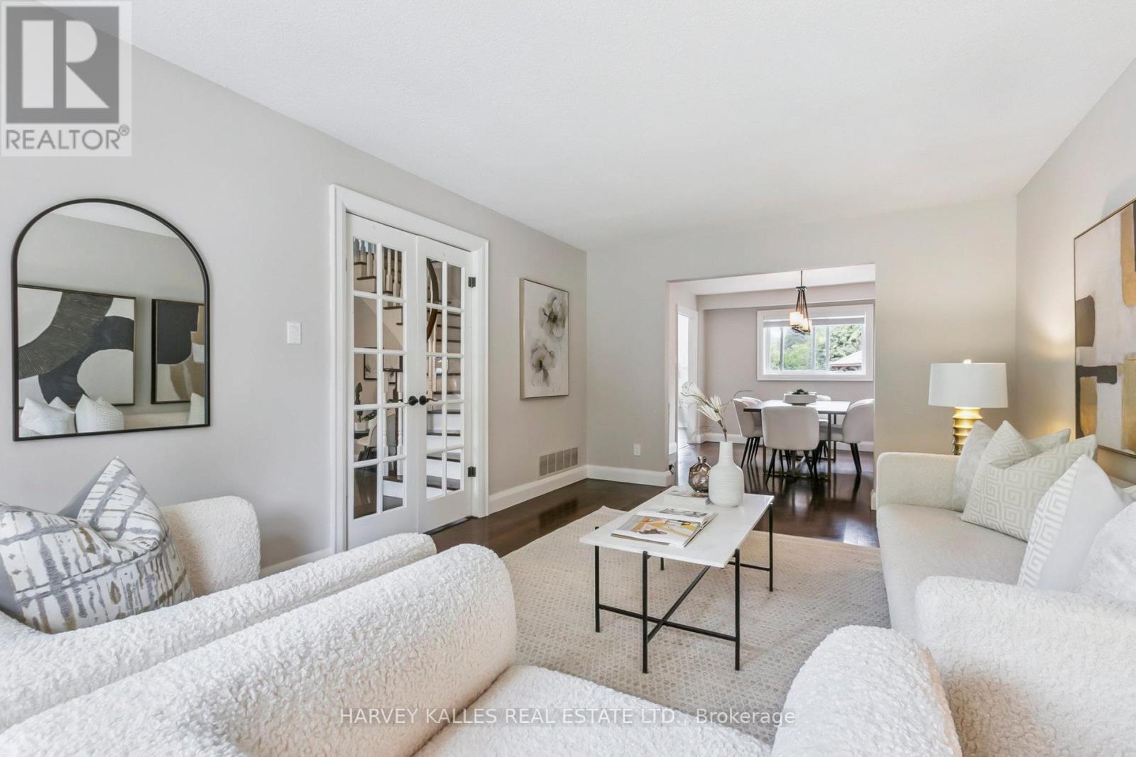 92 Golf Links Drive, Aurora, Ontario  L4G 3V3 - Photo 7 - N12493514