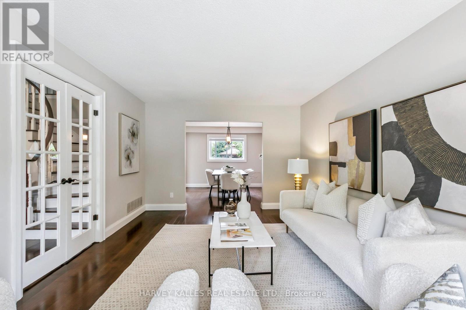 92 Golf Links Drive, Aurora, Ontario  L4G 3V3 - Photo 8 - N12493514