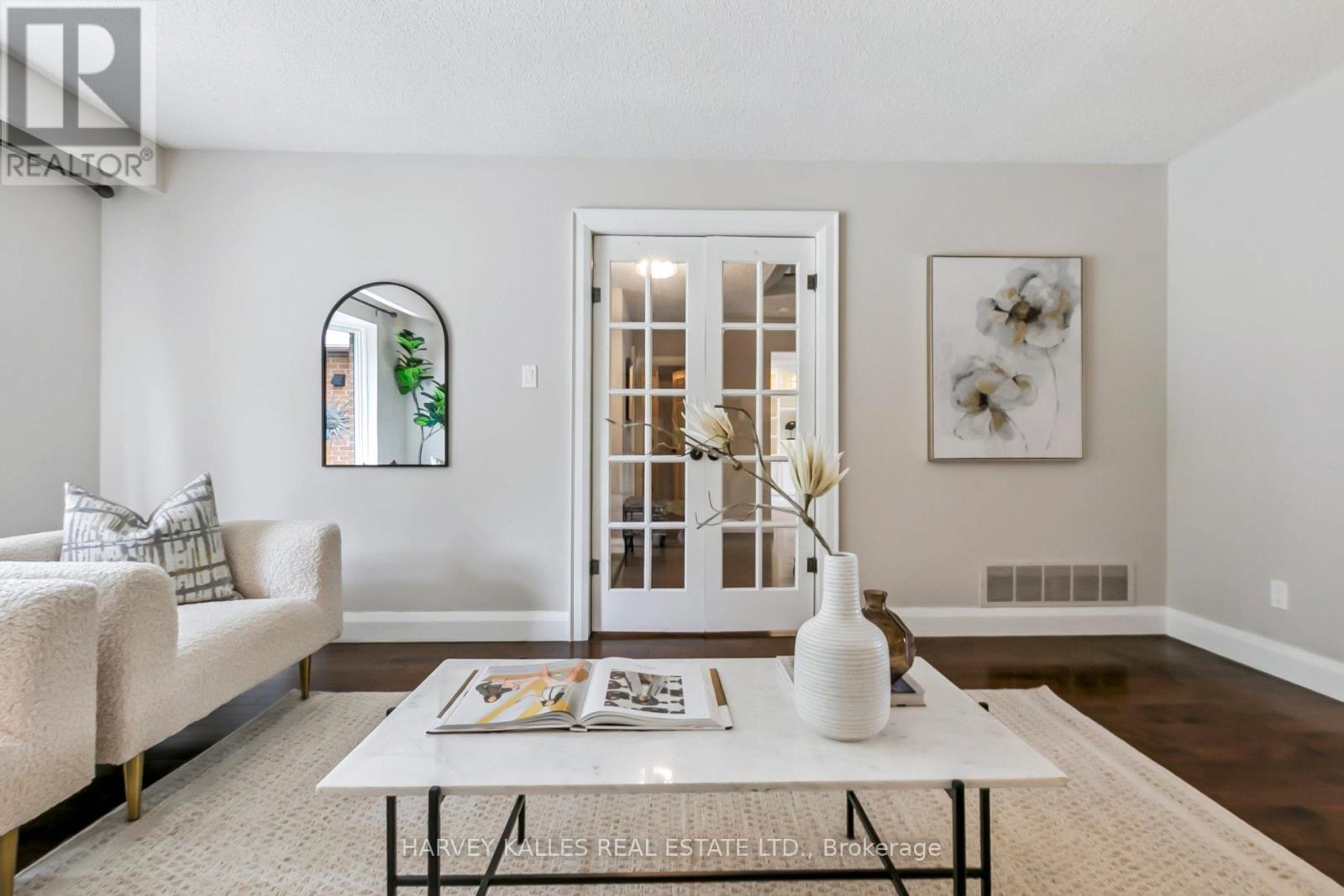 92 Golf Links Drive, Aurora, Ontario  L4G 3V3 - Photo 9 - N12493514