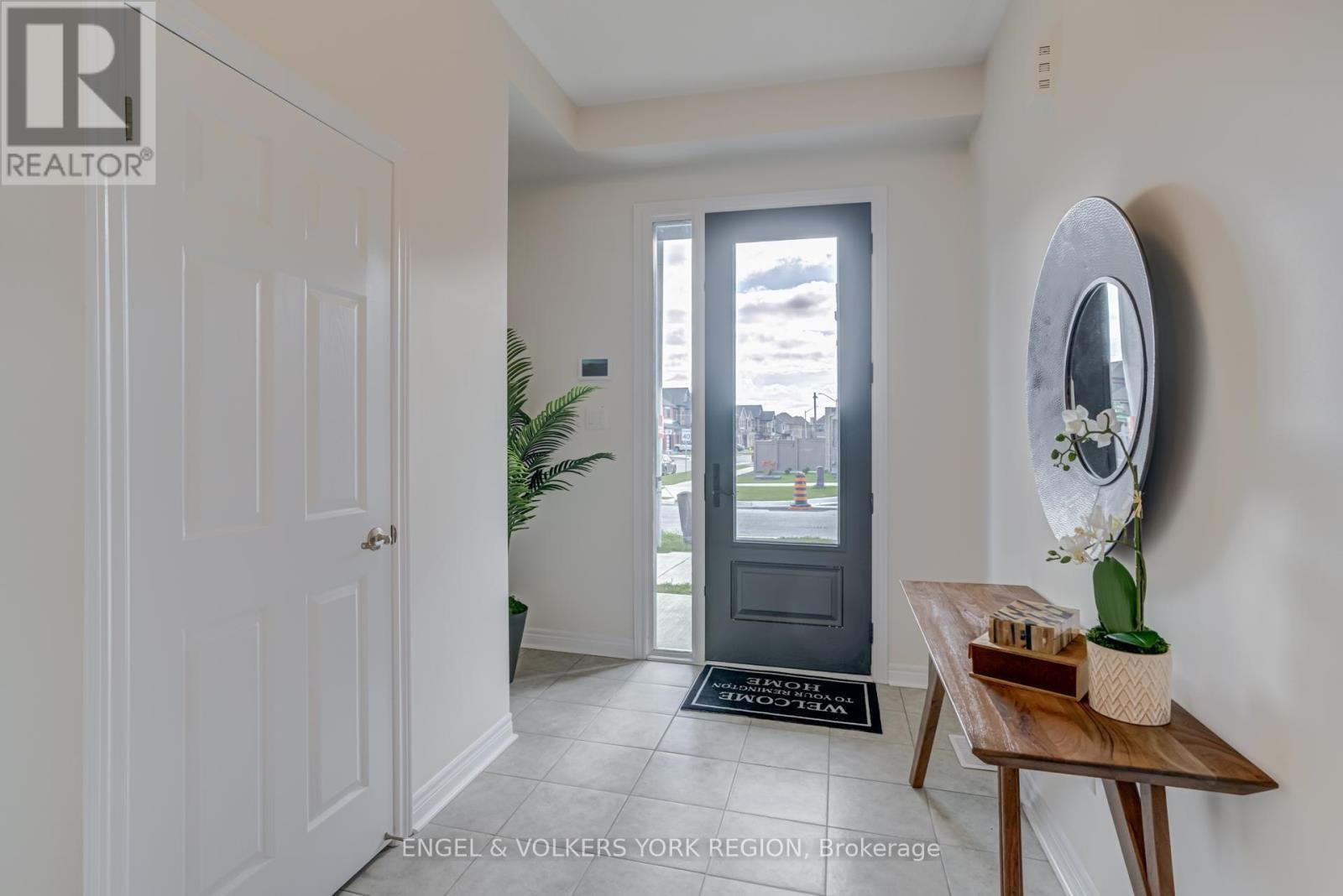 156 Mumbai Drive, Markham, Ontario  L3S 3K5 - Photo 4 - N12493526