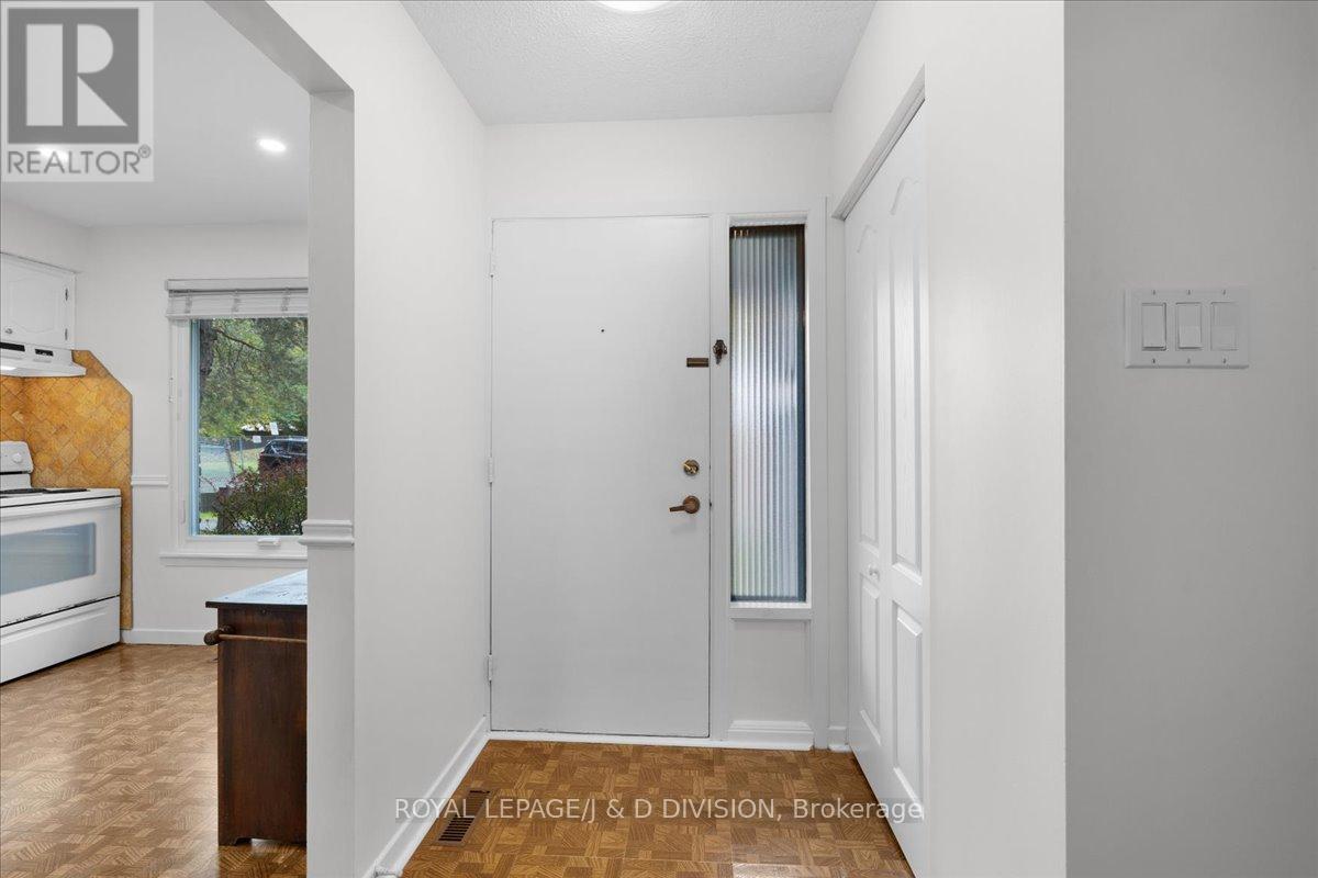 61 - 189 Springhead Gardens, Richmond Hill, Ontario  L4C 5C7 - Photo 3 - N12493574