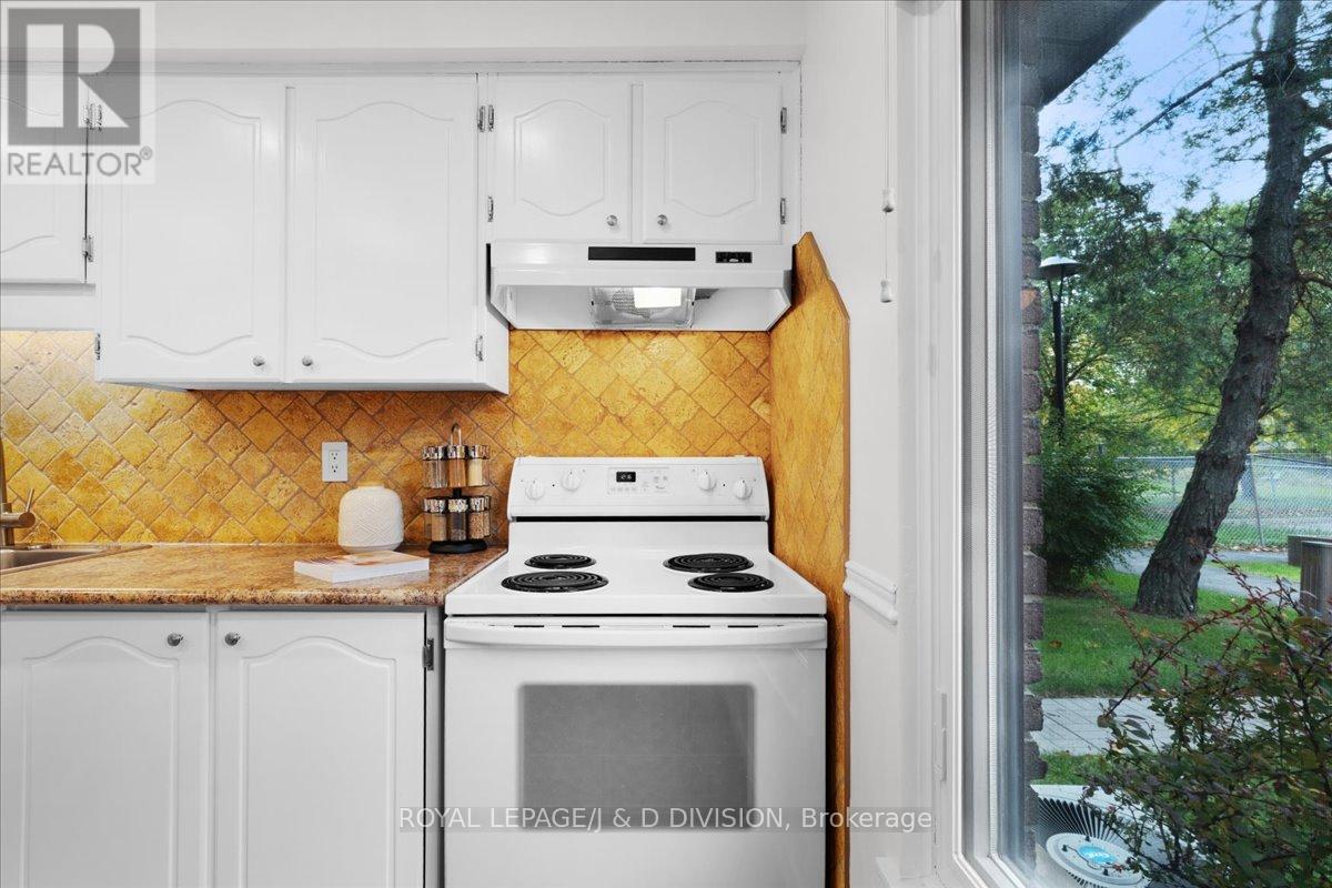 61 - 189 Springhead Gardens, Richmond Hill, Ontario  L4C 5C7 - Photo 5 - N12493574