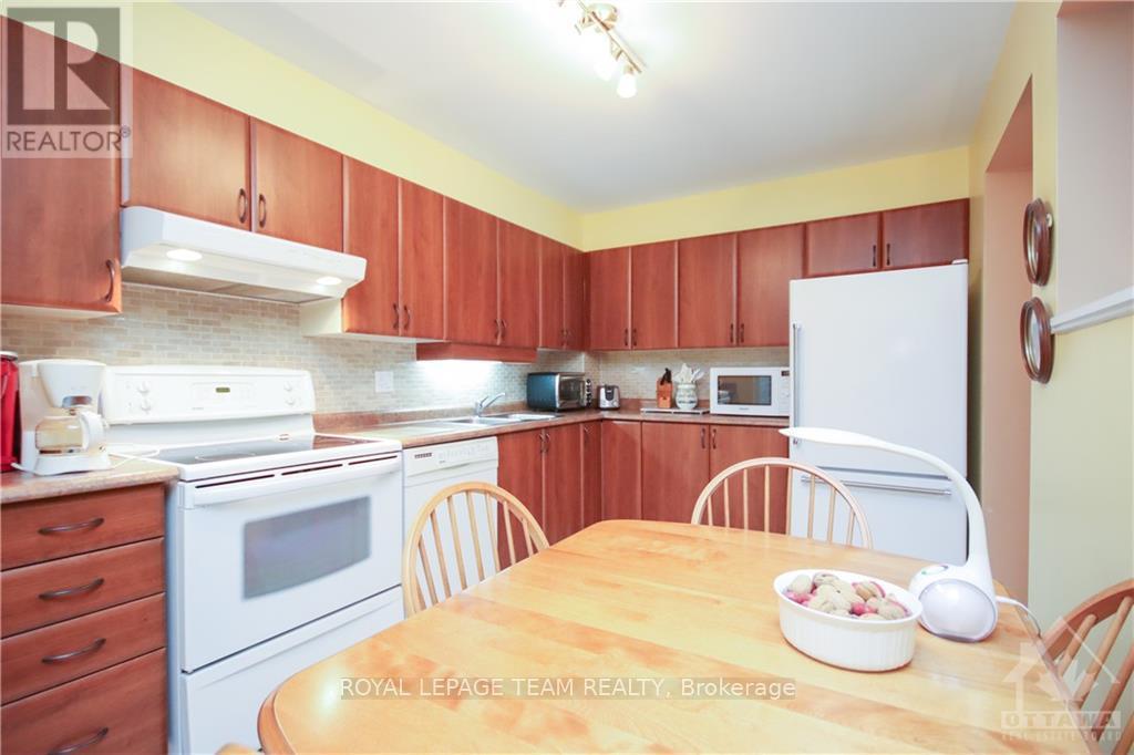 200 - 260 Brittany Drive, Ottawa, Ontario  K1K 4M2 - Photo 10 - X12475328